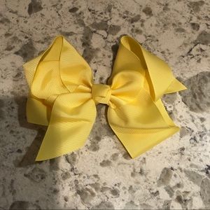 NWOT Large yellow hair bow clip